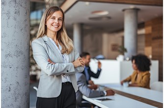 iStock-2189818287_ung_yrkeskvinne.jpg
